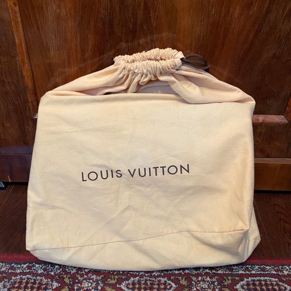 Louis Vuitton Taiga Men Briefcase - Picture 7 of 13